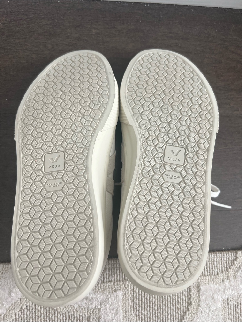 Veja White Leather Low-Top Sneakers - Picture 4 of 4